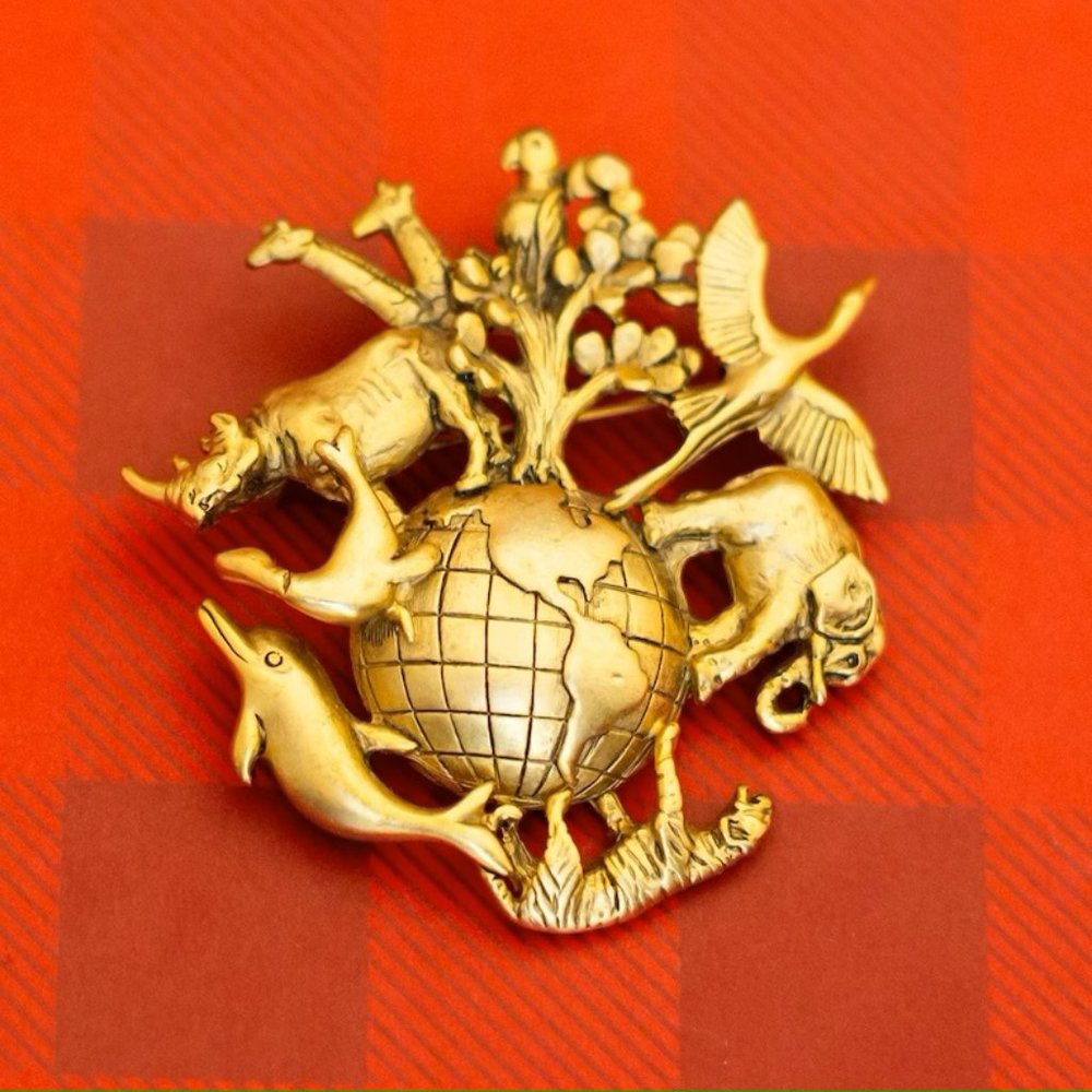 AJC Animals Around The World Brooch Pin